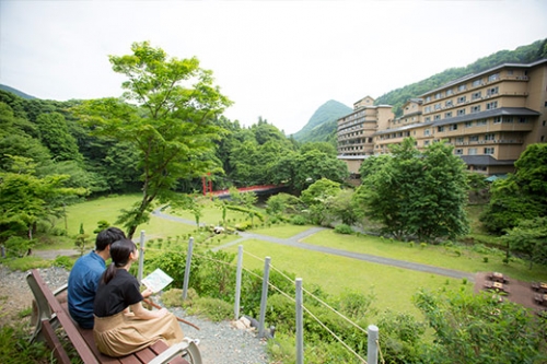 案内人と一緒にめぐる世界遺産平泉!!建立900年を迎える金色堂＆毛越寺と 新鉛温泉結びの宿『愛隣館』