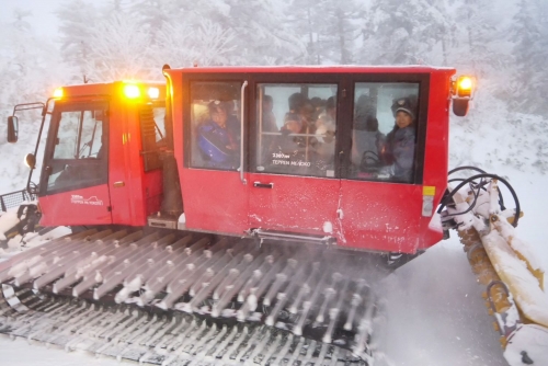 冬にしか出会えない絶景！雪上車に乗って大迫力「スノーモンスター」見学＆新春！初詣「信州 善光寺」・湯田中温泉１泊