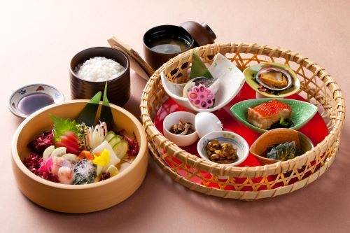 房総で有名な絶景スポット『地獄のぞき』&地元の”旬の幸”が味わえるランチ