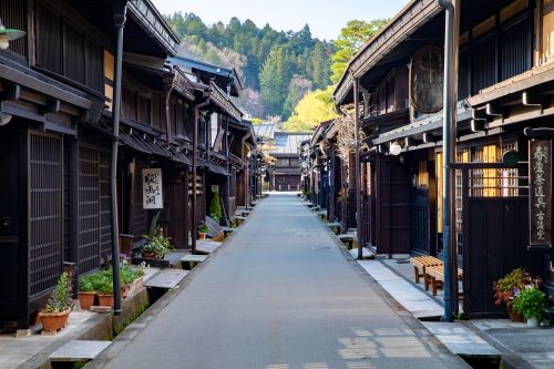 飛騨高山の古い町並みと世界遺産白川郷散策