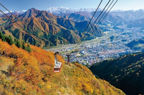 奥越後の紅葉 世界最大級・最新鋭4つの空中遊覧